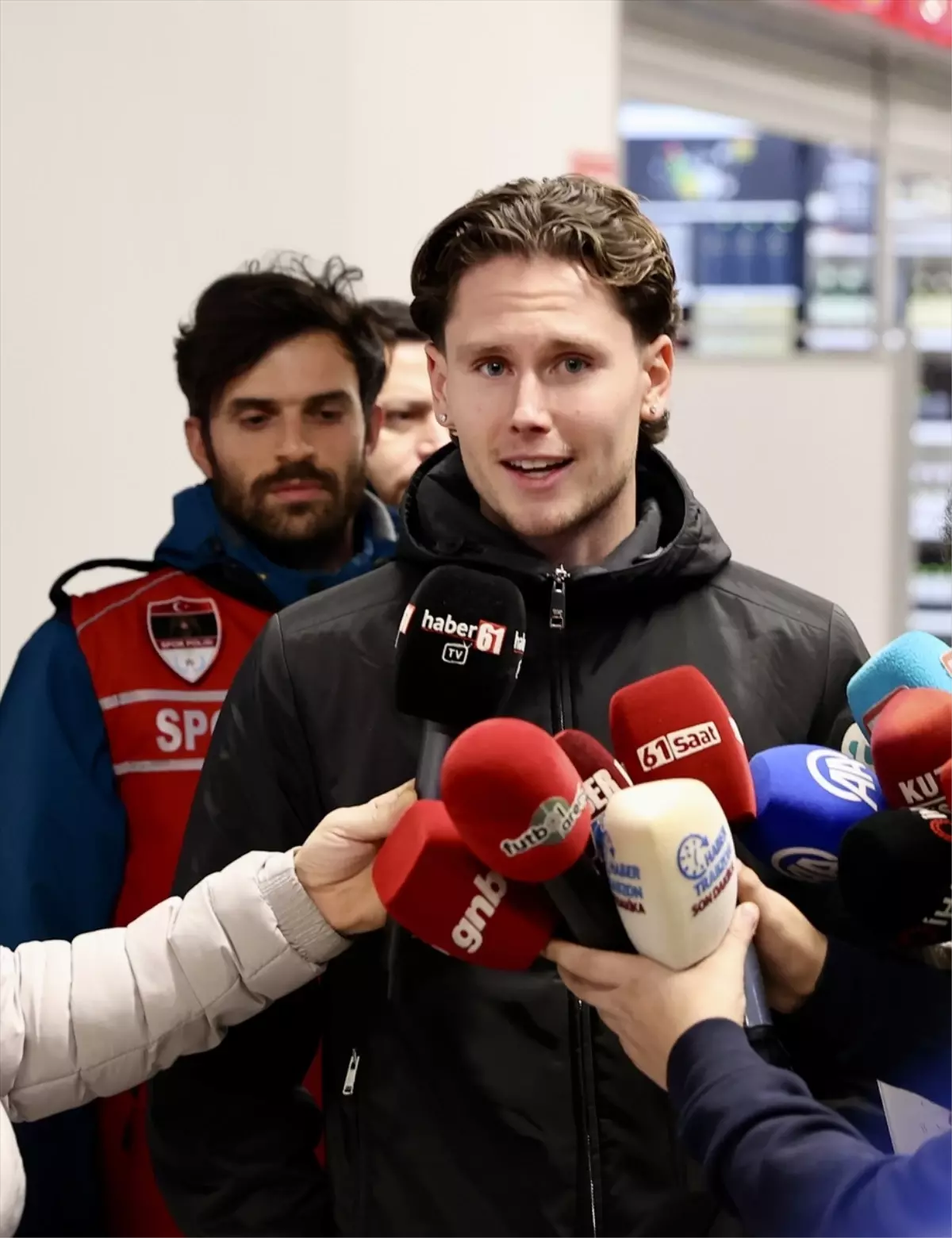 Mathias Lovik, Trabzonspor'un Yeni Sol Bek'i Oldu: Detaylar ve Beklenen Karşılama