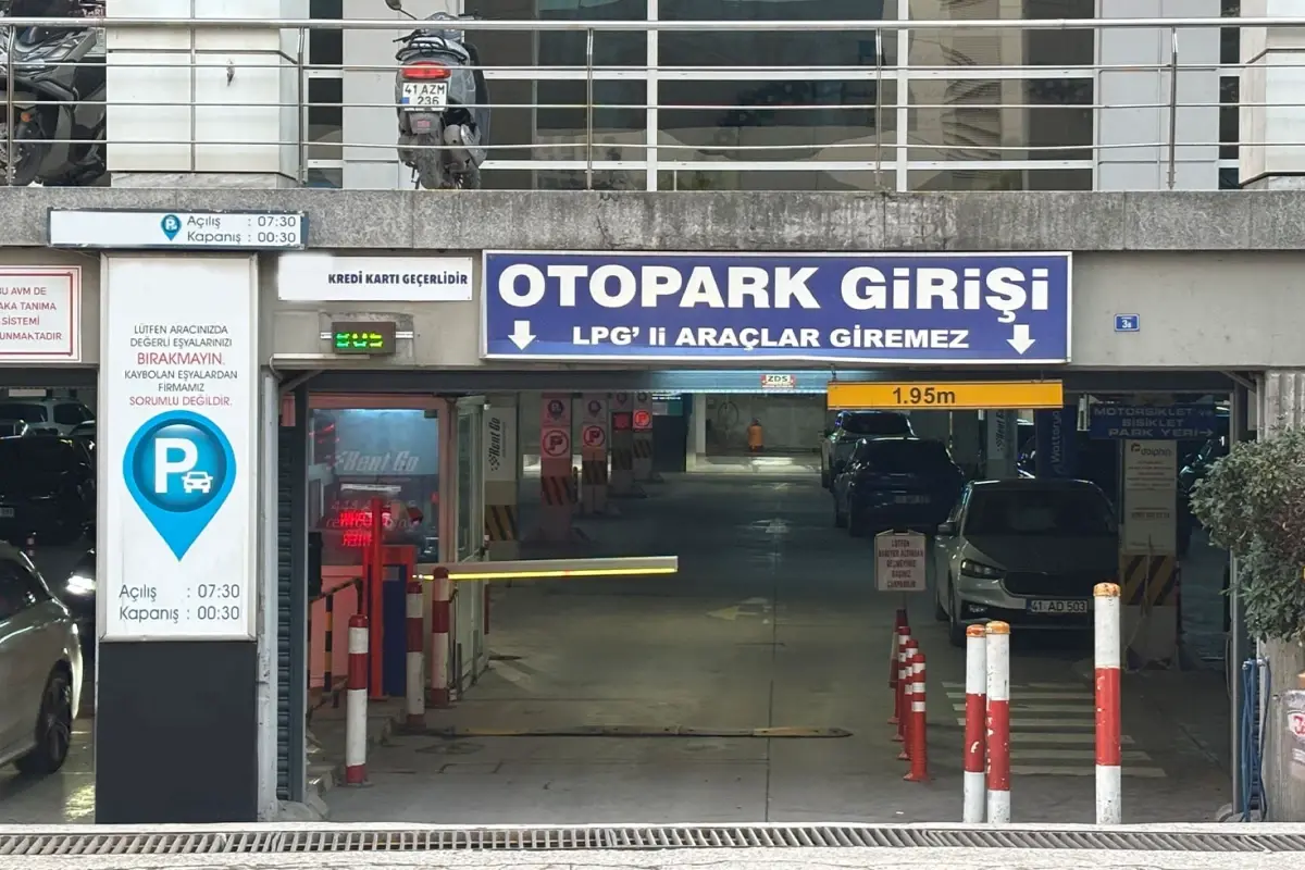 İzmit'te Kapalı Otoparkta Şaka Gibi Başlayan Kavgada Ölümcül Bıçak Saldırısı