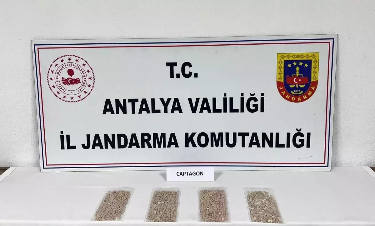 Antalya Döşemealtı'nda 6 Binin Üzerinde Captagon Ele Geçirildi