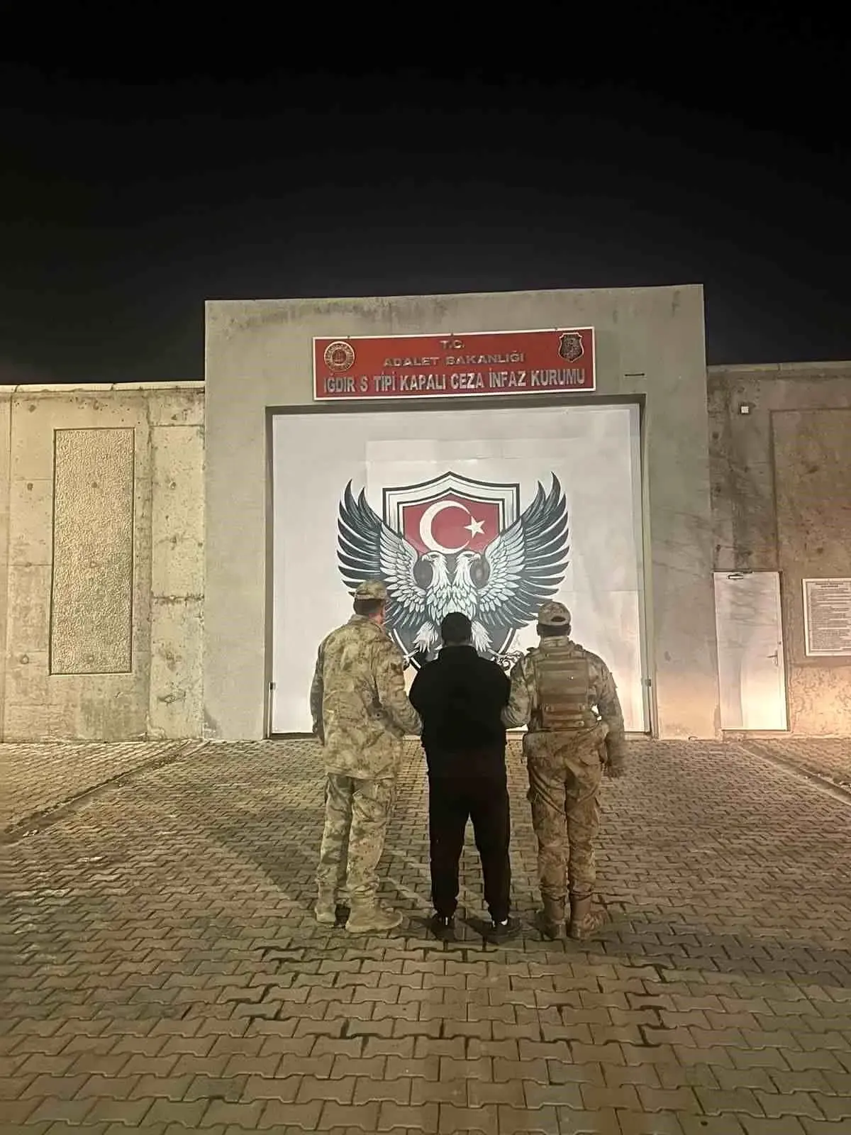 İğdır’da Eski İcra Müdür Yardımcısı ve Şebeke Üyeleri Yasa Dışı Geçiş İçin Tutuklandı