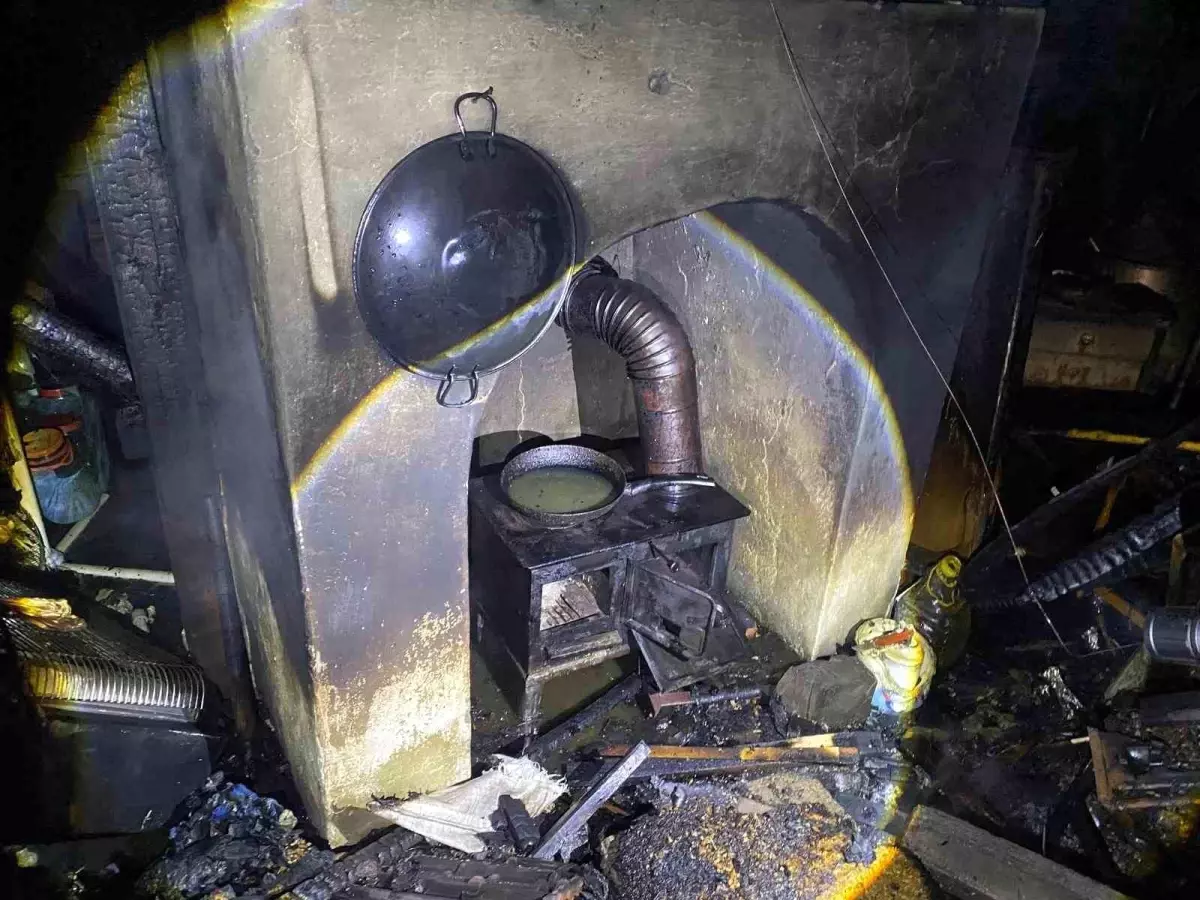 Isparta’da İki Katlı Evde Çıkan Bacadan Yangın Kontrol Altına Alındı