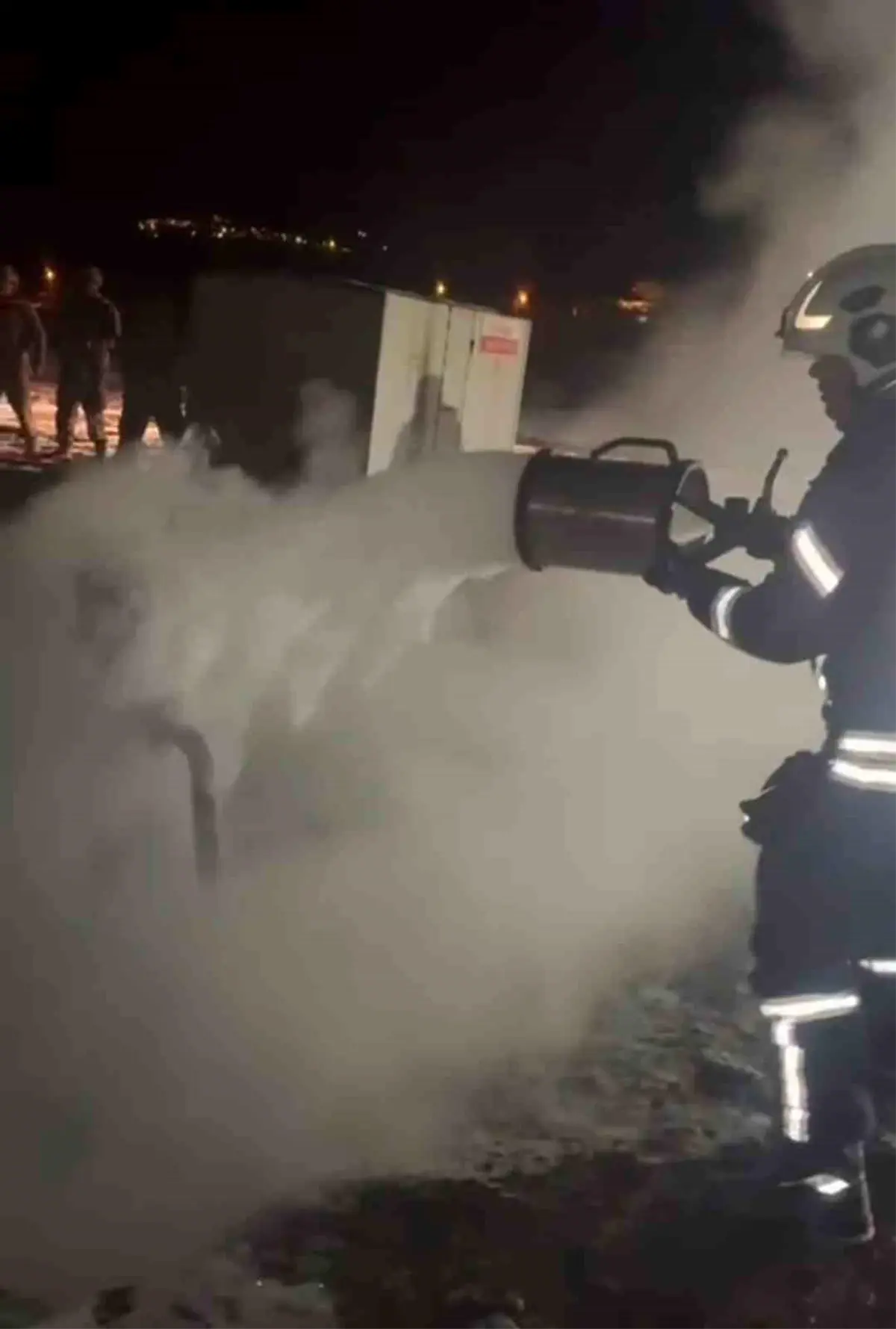 Kozluk'ta Petrol Kuyusunda Çıkan Yangın Hızla Söndürüldü