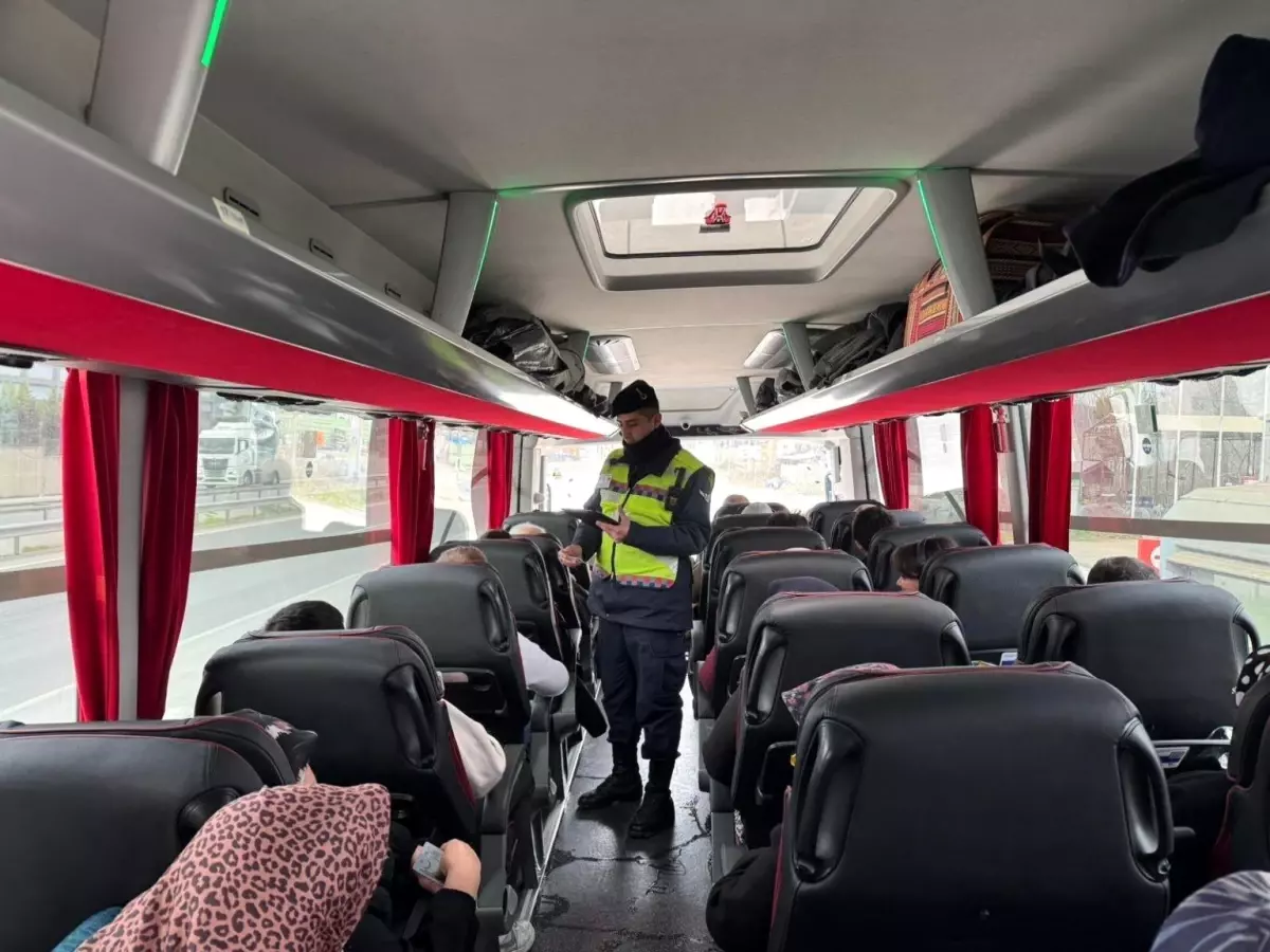 Bilecik Jandarması Düzensiz Göç Operasyonunda 5.211 TL Ceza Kesti