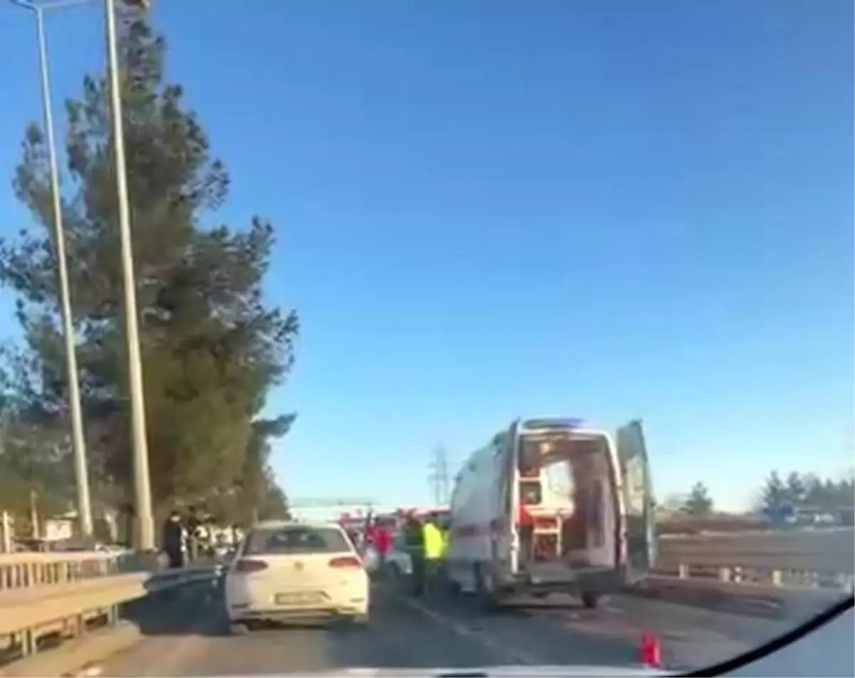 Diyarbakır'da Şiddetli Trafik Çarpışması: 1 Ölü, 1 Yaralı