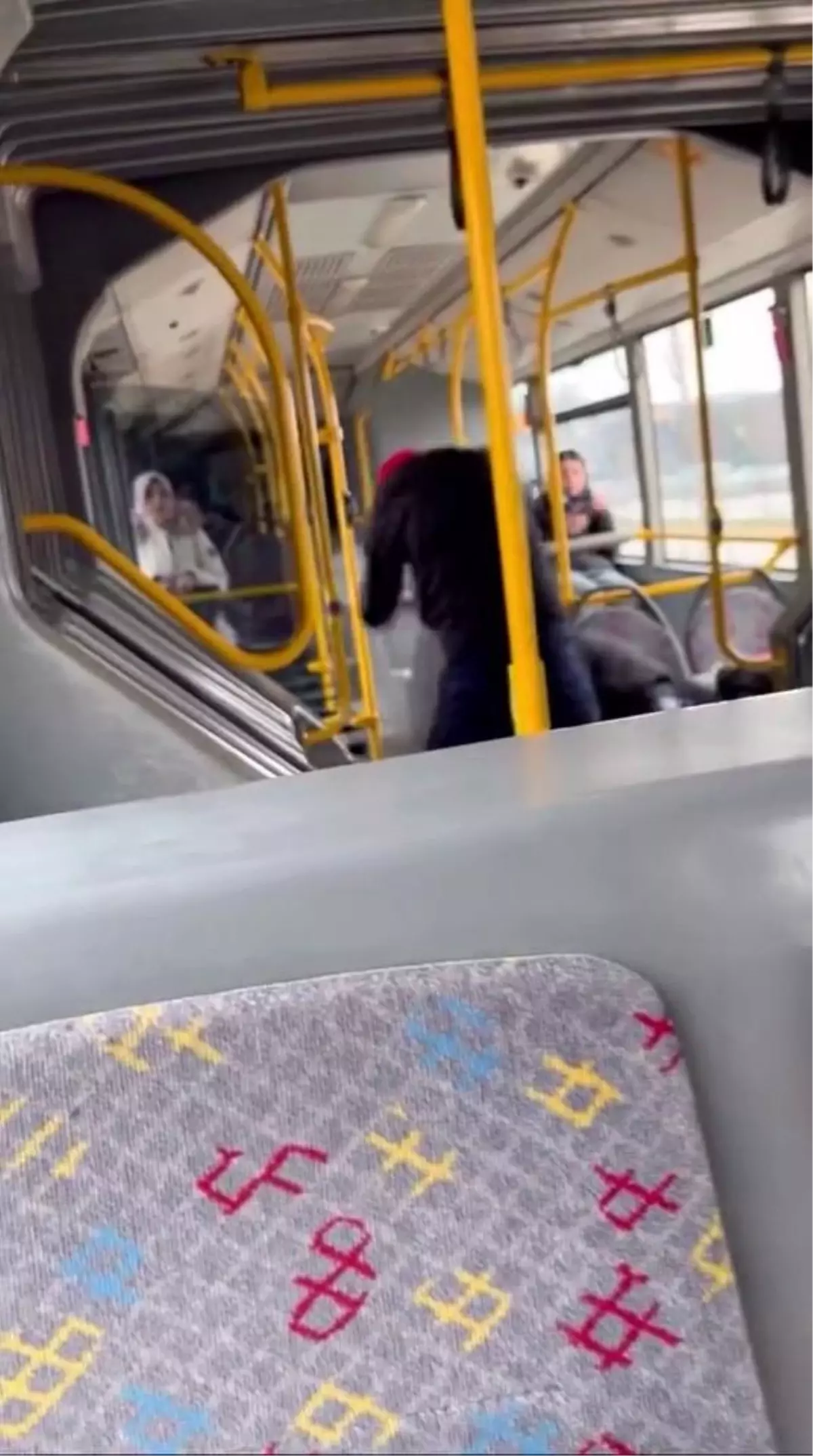 Bursa’da Belediye Otobüsünde Şiddet Olayı: Genç Tekme ve Tokatla Karşı Tarafı Darp Etti