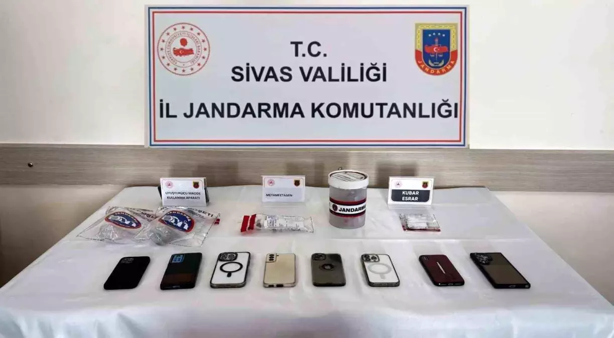 Sivas Gemerek'te Jandarma Uyuşturucu Operasyonu: 5 Şahıs Tutuklandı