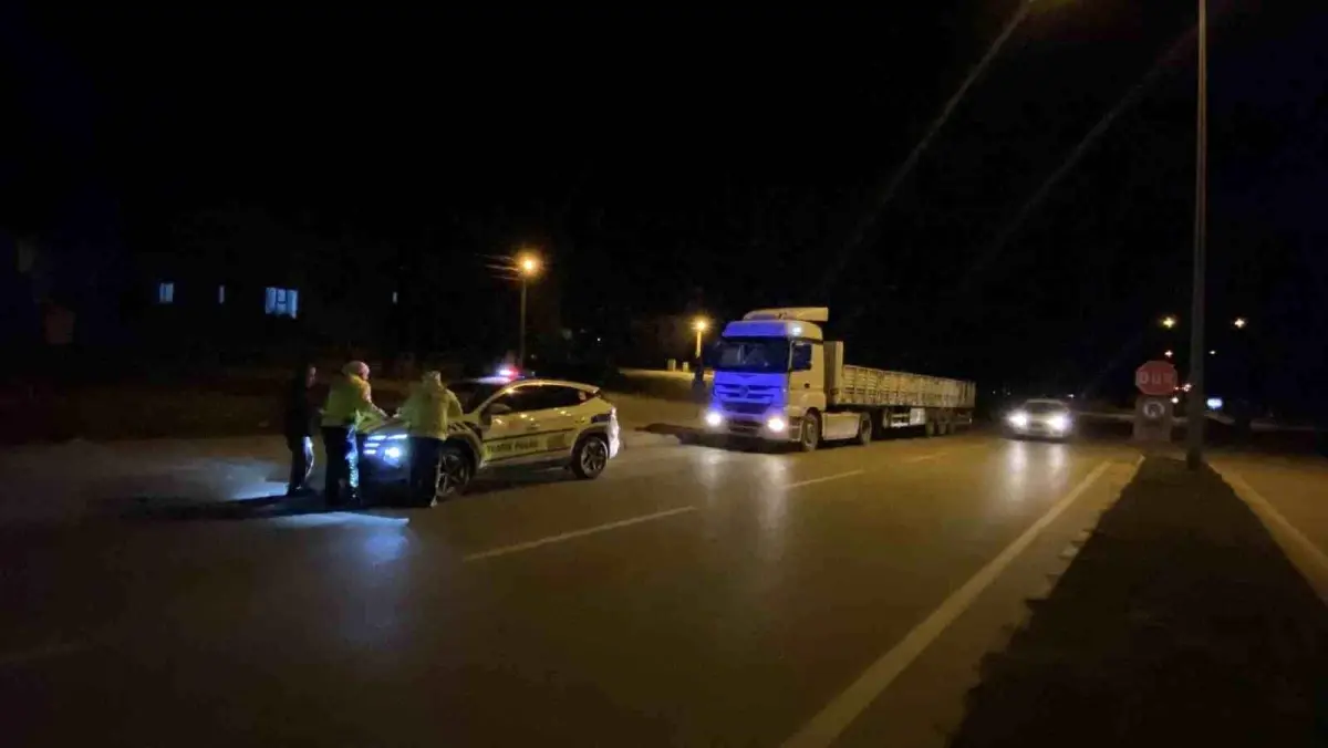 Burdur’da Ehliyetsiz ve Asker Kaçağı Tır Sürücüsü Yakalandı