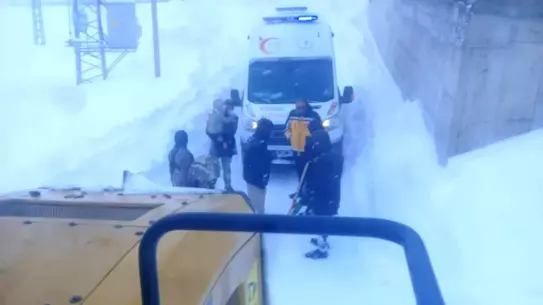 Ağrı’da Şiddetli Kar Yağışı Sağlık Hizmetlerine Engel Oluşturdu