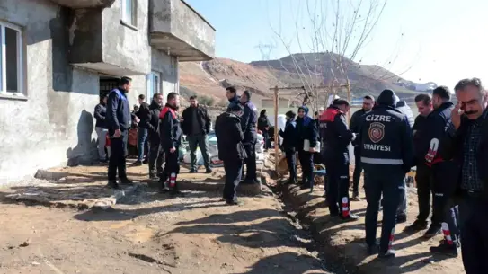 Heyelan sonrası yıkılan evin detaylı görüntüsü