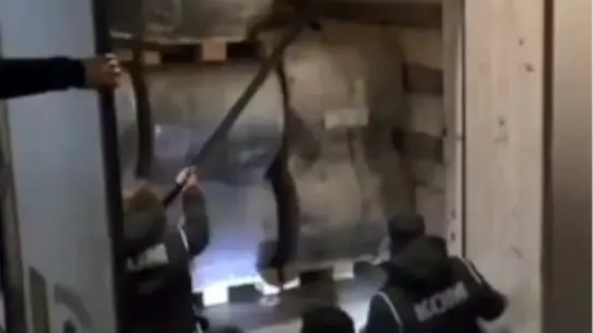 Artvin’de Tırdaki Kaçak Operasyonu: 7 Şüpheli Tutuklandı