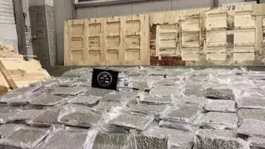 Kontrplaklar arasına saklanan esrar