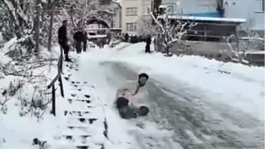 Niksar’da Gençler Poşetle Kaydı, Bahçeye Uçtu: Kışın Tehlikeli Anları