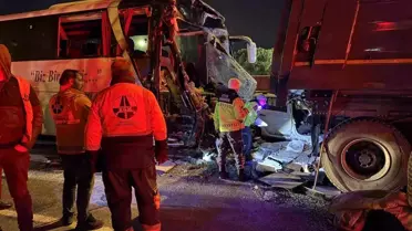 Sakarya'da Zincirleme Trafik Kazası: 1 Ölü, 19 Yaralı
