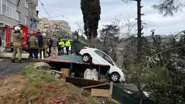 Kaza sonrası kamelya ve çarpan araç