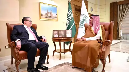 Etkinlikte konuşma yapan yetkililer