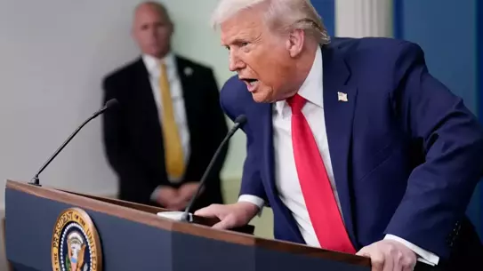 Trump’ın “Göreceksin” Yanıtı: Grönland Hedefi Gerçek mi, Sadece Söylem mi?