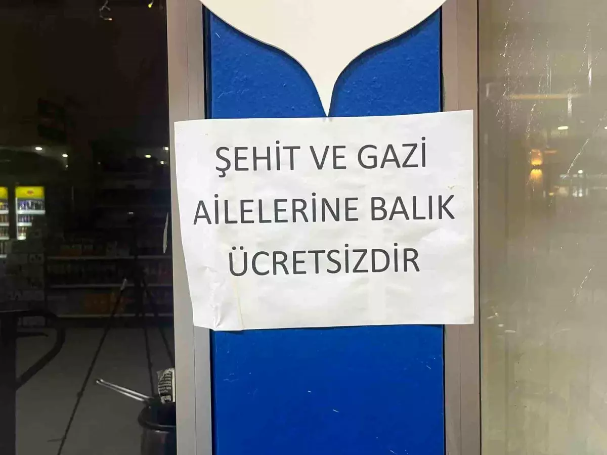 Alanyalı Balıkçı, Şehit ve Gazilere Ücretsiz Balık Dağıtarak Destek Oluyor