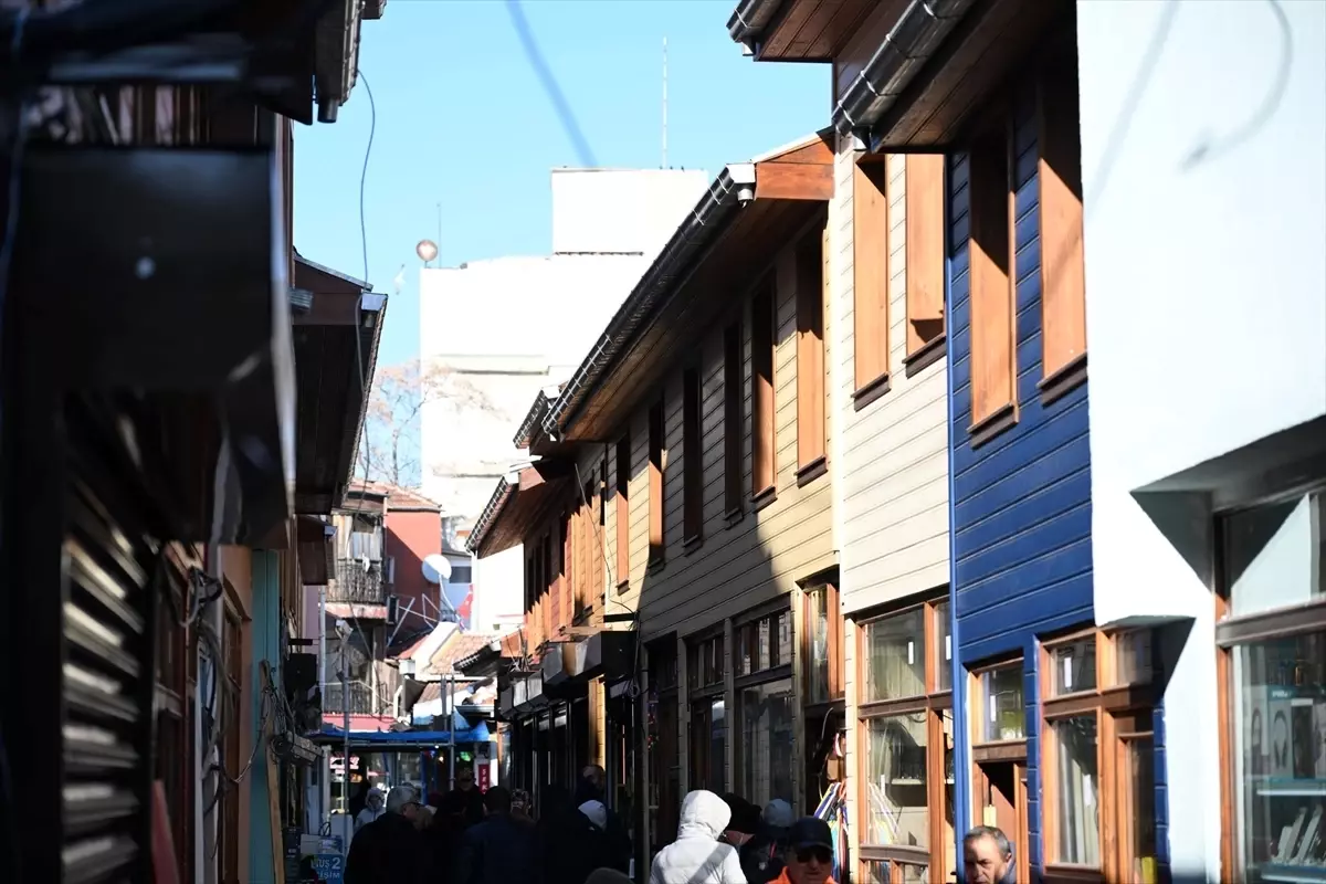 Edirne Vali'si Yunus Sezer, Kunduracılar Sokağı'nda Restorasyon Çalışmalarını Yerinde İnceledi