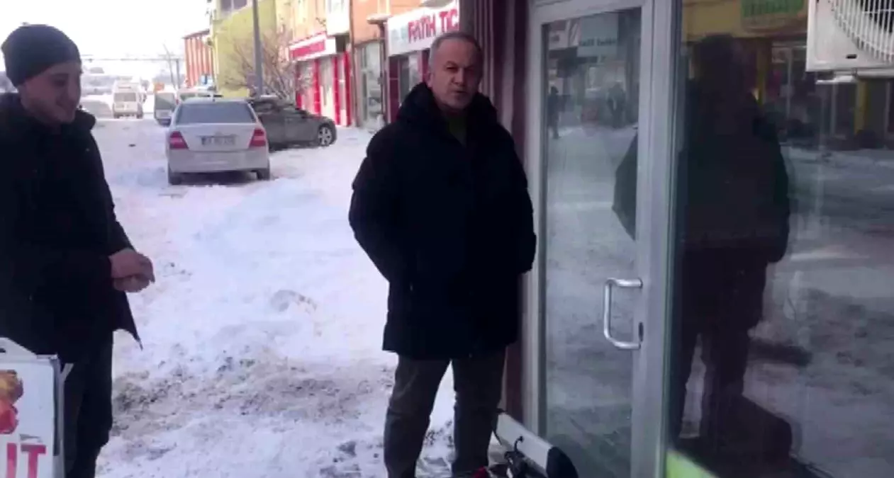 Sivas'ın Ulaş İlçesinde Donan Kilitler Soğuğa Karşı Kapıların Gözü