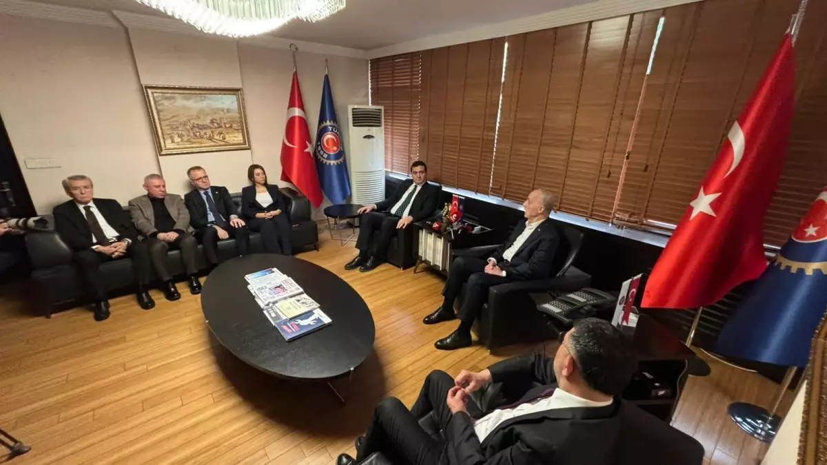 CHP Heyeti, TÜRK-İŞ Başkanı Atalay ile Emekli Maaşları Üzerine Görüştü