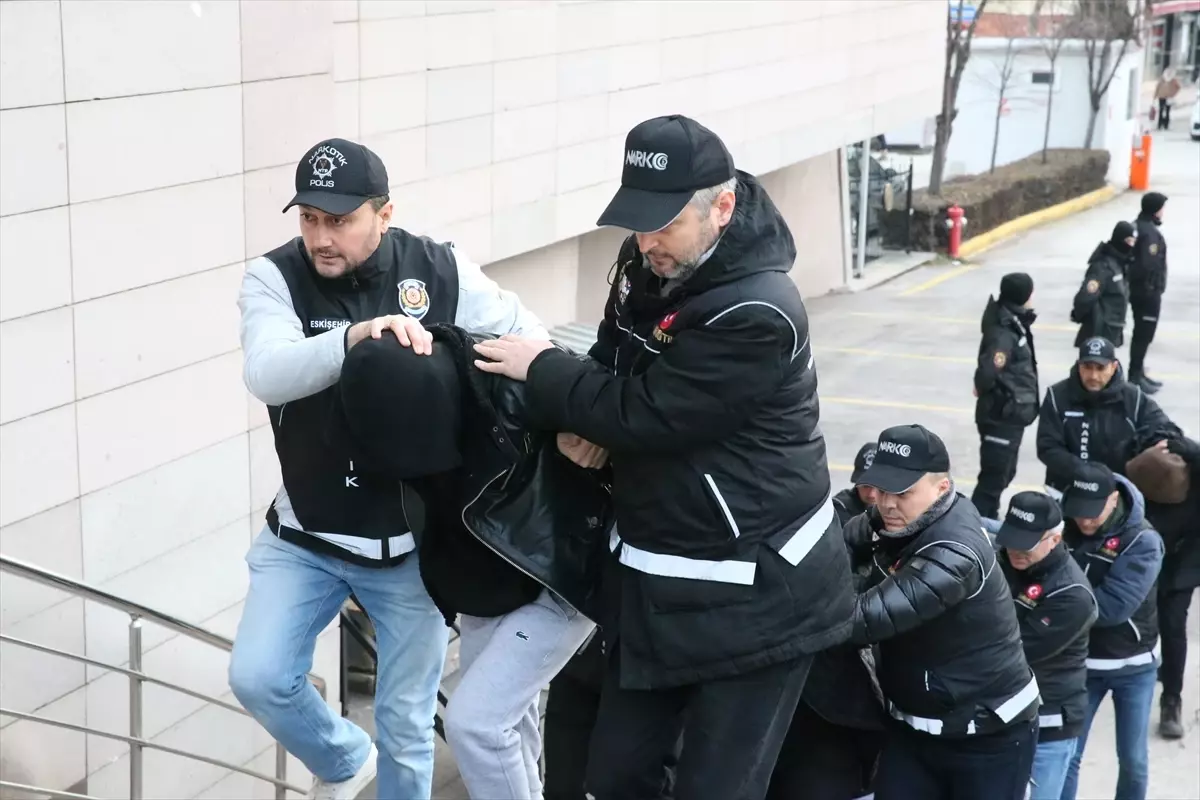Eskişehir'de Büyük Uyuşturucu Operasyonu: 15 Gözaltı, 7 Tutuklama