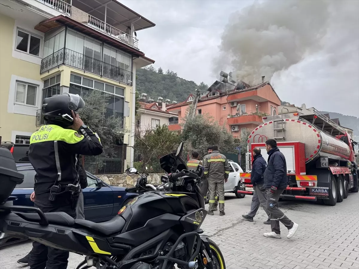 Fethiye'de Çatı Yangını Kontrol Altına Alındı: Büyük Hasar ve Kurtarma Çalışmaları