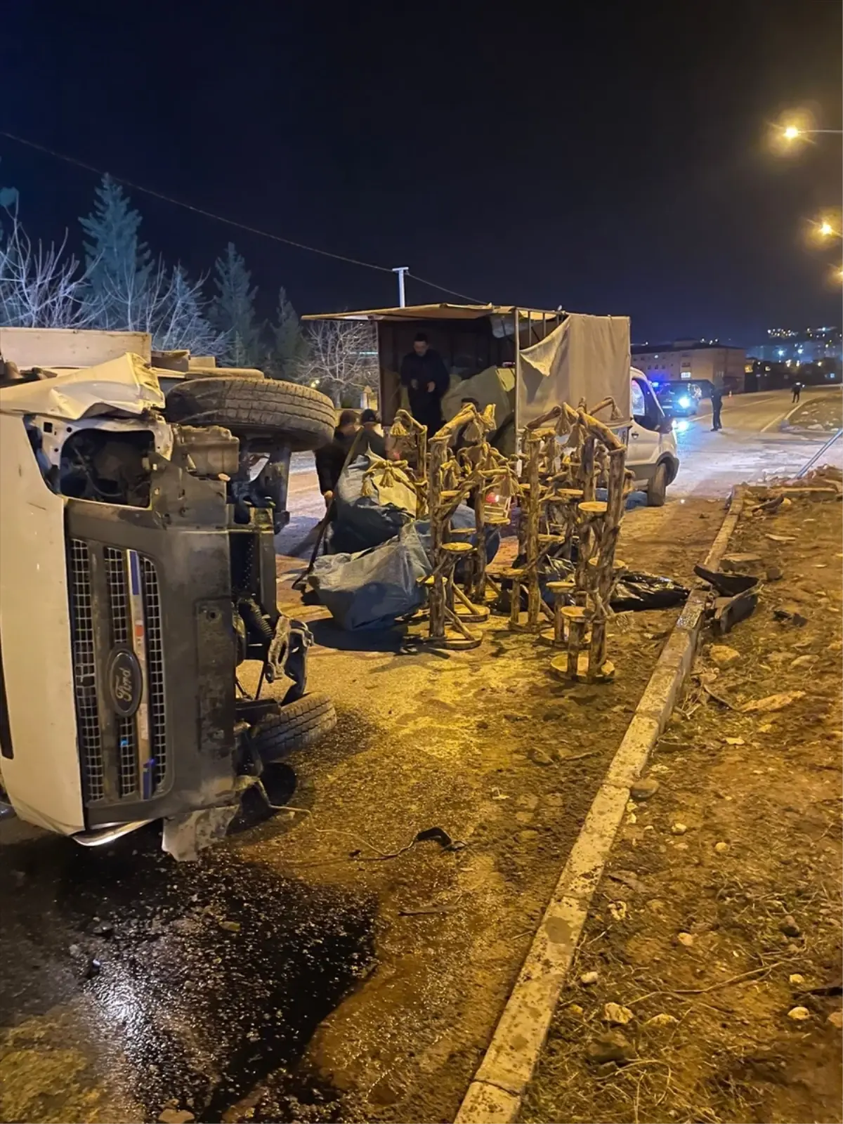 Kurtalan’da Kamyonet ve Hafif Ticari Araç Çarpıştı: 4 Yaralı