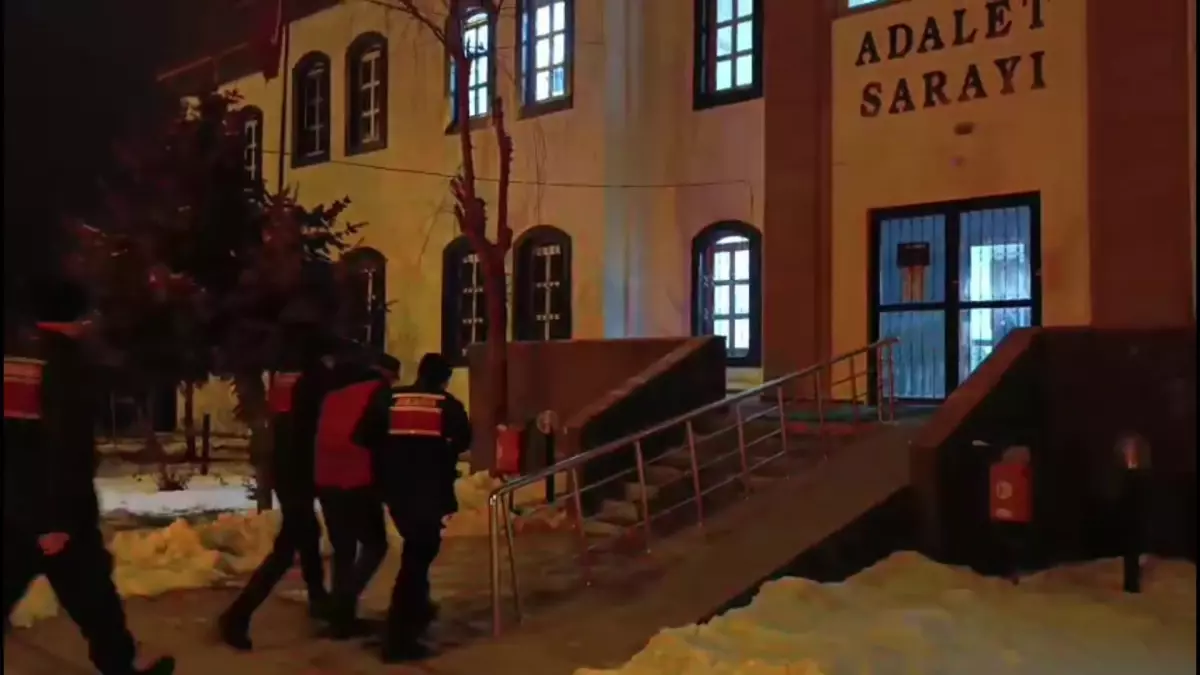 Sivas'ta Jandarma Operasyonu: Beş Kişi Tutuklandı