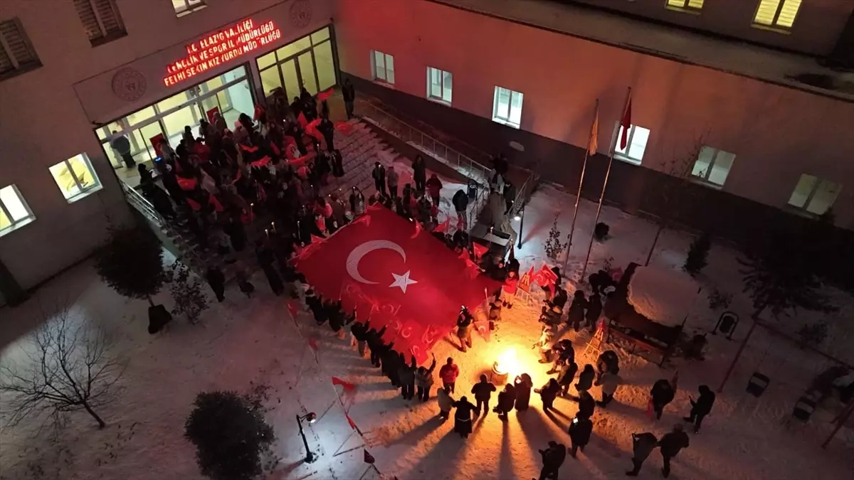 Elazığ Üniversite Öğrencileri Türk Bayrağı Saldırısına Karşı Görüşlerini Dile Getirdi