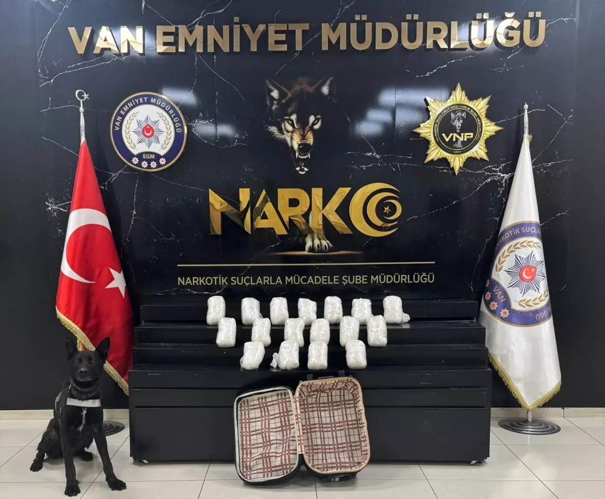 Van’da 22,5 Kilogram Sentetik Uyuşturucu ve 12 Bin Lira Ele Geçirildi