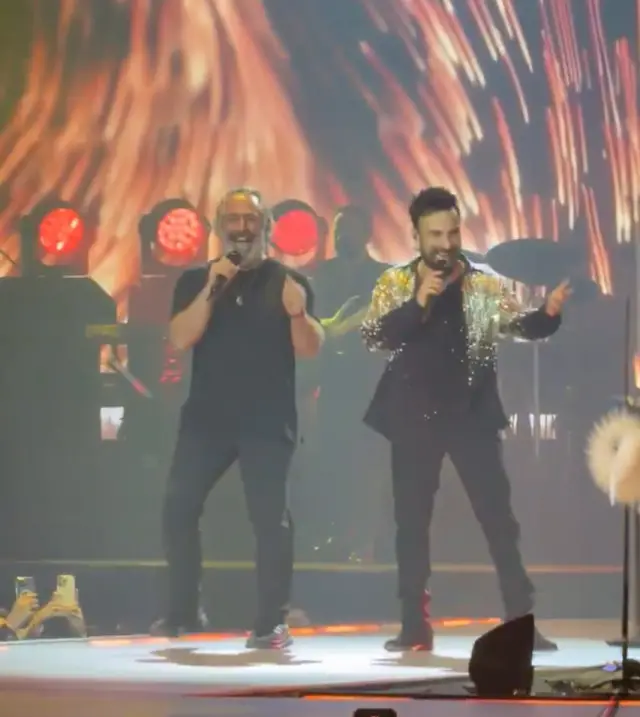Tarkan seyirciyle etkileşim halinde