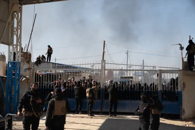 Sığınmacı kamplarında aile fotoğrafı