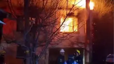 Yangın sonrası söndürülen evin görüntüsü