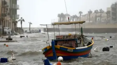 Harry fırtınası sonrası Malta sahilinde dalgalar