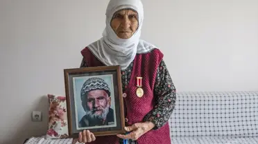 Anış Taş anısına hazırlanan anıt