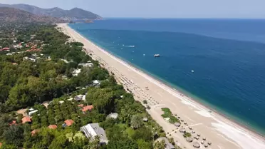 Kemer, 2025’te Turist Akınıyla Tarihe Geçti: Nüfusunun 90 Katı Ziyaretçi
