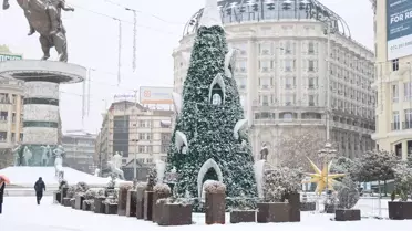 Üsküp sokaklarında kar temizleme çalışması