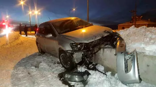 Van’da Gevaş’taki Otomobil Kazası: 3 Yaralı ve Acil Müdahale