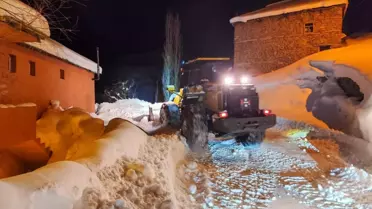 Van’da Karla Mücadele Ekipleri Hastaları Zamanında Hastaneye Ulaştırdı