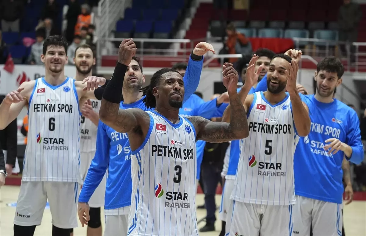 Aliağa Petkimspor, Dinamo Sassari'yi 82-70 Yendi; Grup Liderliğini Koruyor