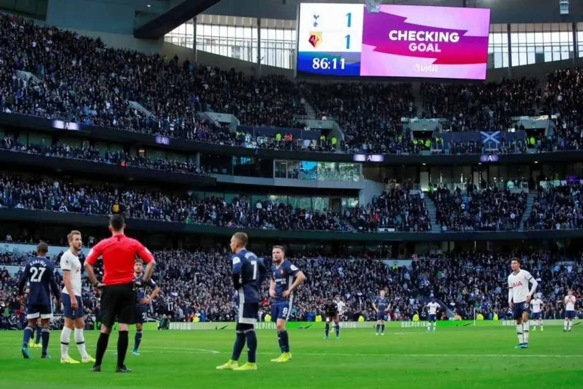 IFAB'dan Şok Değişiklik: 10 Saniyede Oyuncu Değişikliği ve VAR Yetkileri Genişletildi