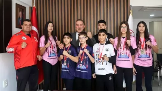 Muay Thai müsabakası sırasında Aydınlı sporcu