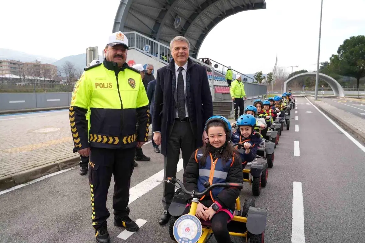 Oyak Renault, Çocuklara Trafik Güvenliği Bilinci Kazandıran “Güvenli Adımlar” Projesini Başlattı
