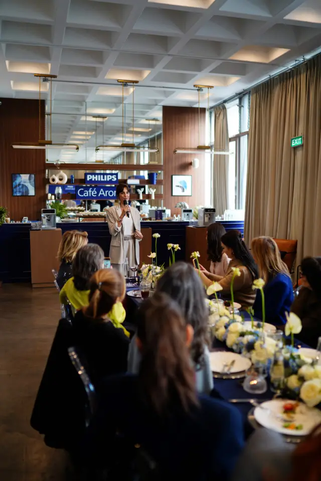 Café Aromis makinesinin ön görüntüsü