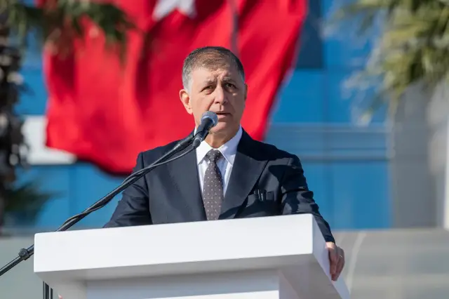 İzmir'de kuraklık etkisi gösteren arazi