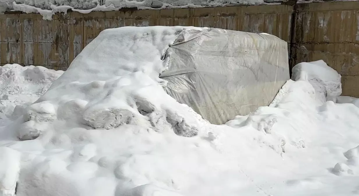 Yüksekova’da Kış Şartları Sertleşiyor: Buz ve Karla Mücadele Zorluğu
