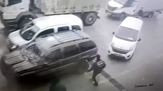 Düzce'de Araç Muayene İstasyonunda Zincirleme Çarpışma: 3 Araç Hasar Aldı