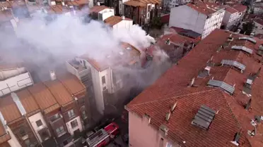Fatih’te 3 Katlı Bina Yangını Hızlı Müdahale ile Kontrol Altına Alındı