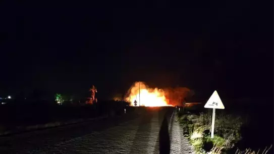 Marmaris’te Şiddetli Fırtına Elektrik Hatlarını Kesti, Küçük Yangın Hızla Kontrol Altına Alındı