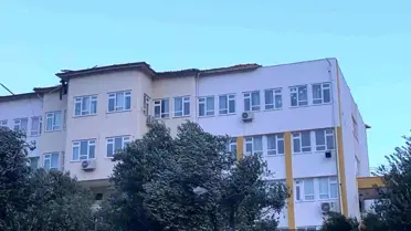 Kaş’ta Şiddetli Rüzgar Okul Çatısında Hasara Yol Açtı